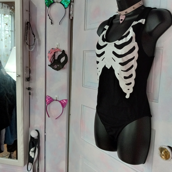 Bad To The Bone Iron Fist ribcage bodysuit! Nwt so forkin rad 🤘 - Picture 2 of 9